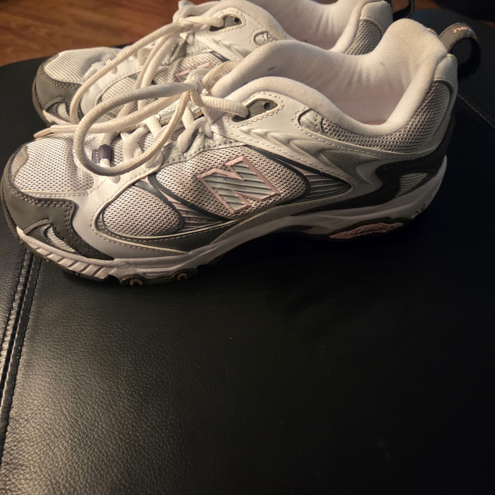 New Balance White and Pink Athletic Shoes - Picture 3 of 6